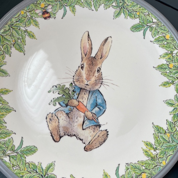 Williams Sonoma Peter Rabbit child plates, set of 2 - Picture 2 of 4